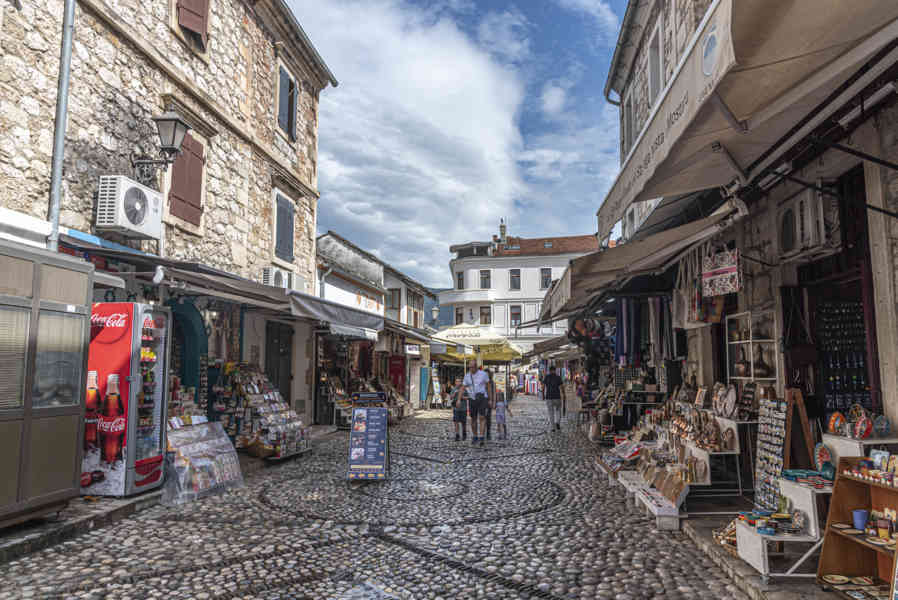 Bosnia y Herzegovina - Mostar 10 - calle Onescukova.jpg